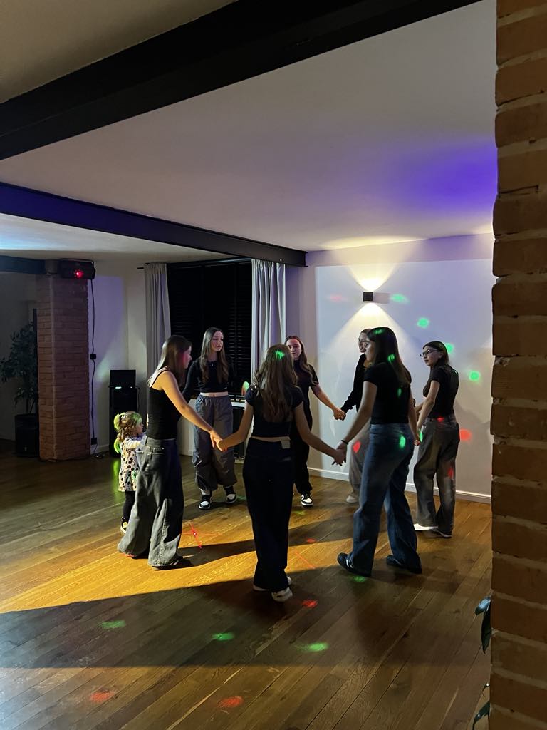 Fotorelacja z dyskoteki karnawałowej- klasy 4-8