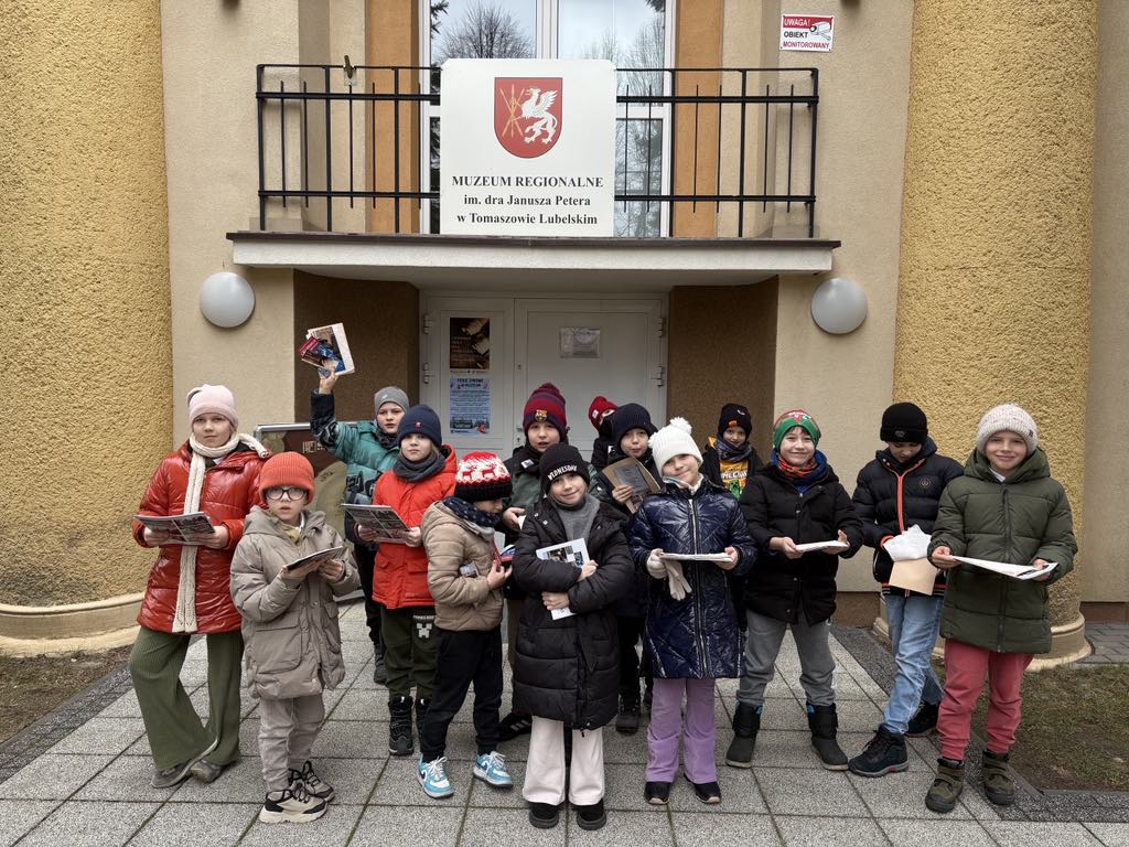 Warsztaty czerpania papieru w Muzeum Regionalnym