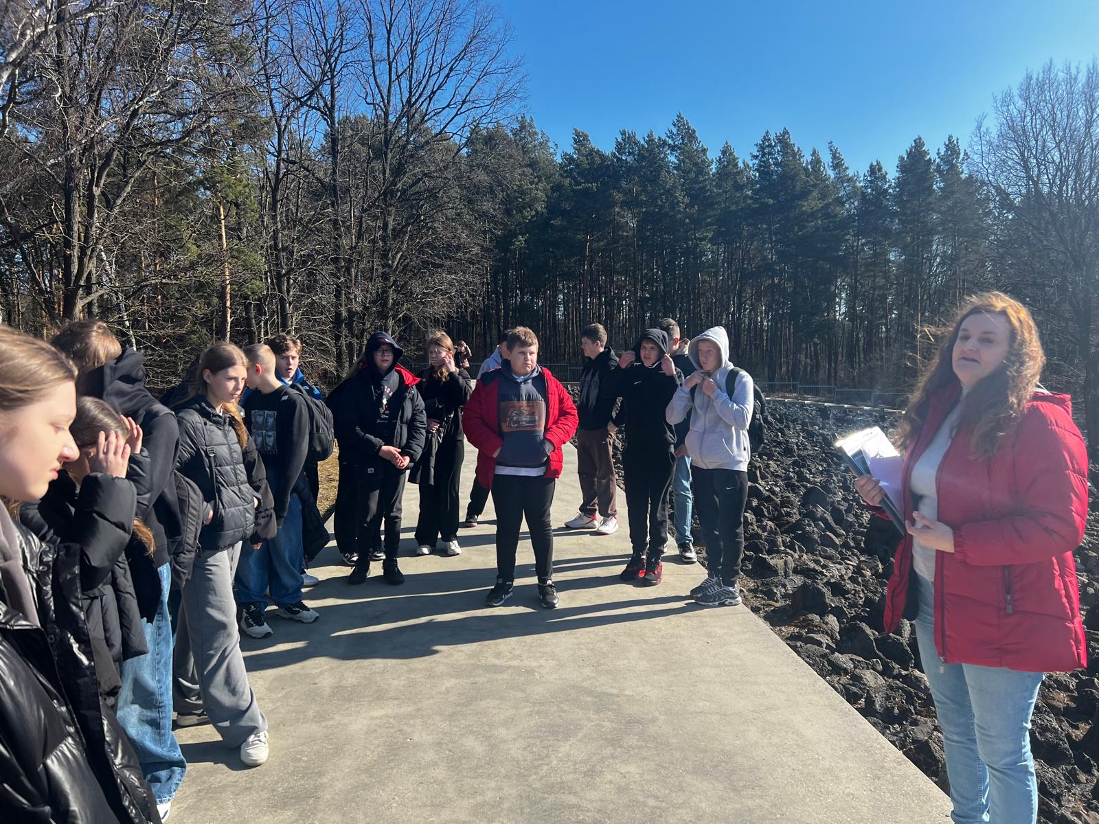 Wyjazd klas 7 i 8 do Muzeum Pamięci w Bełżcu