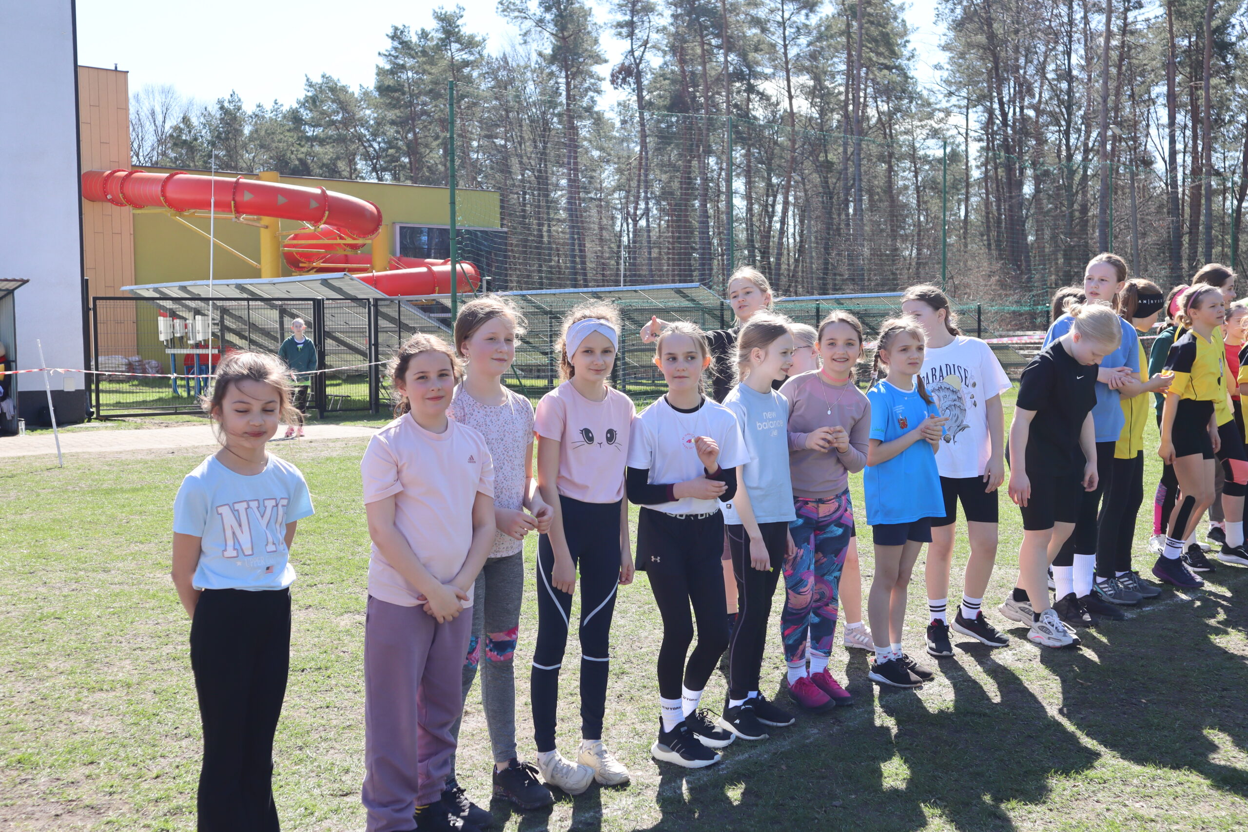 MISTRZOSTWA POWIATU W DRUŻYNOWYCH BIEGACH PRZEŁAJOWYCH