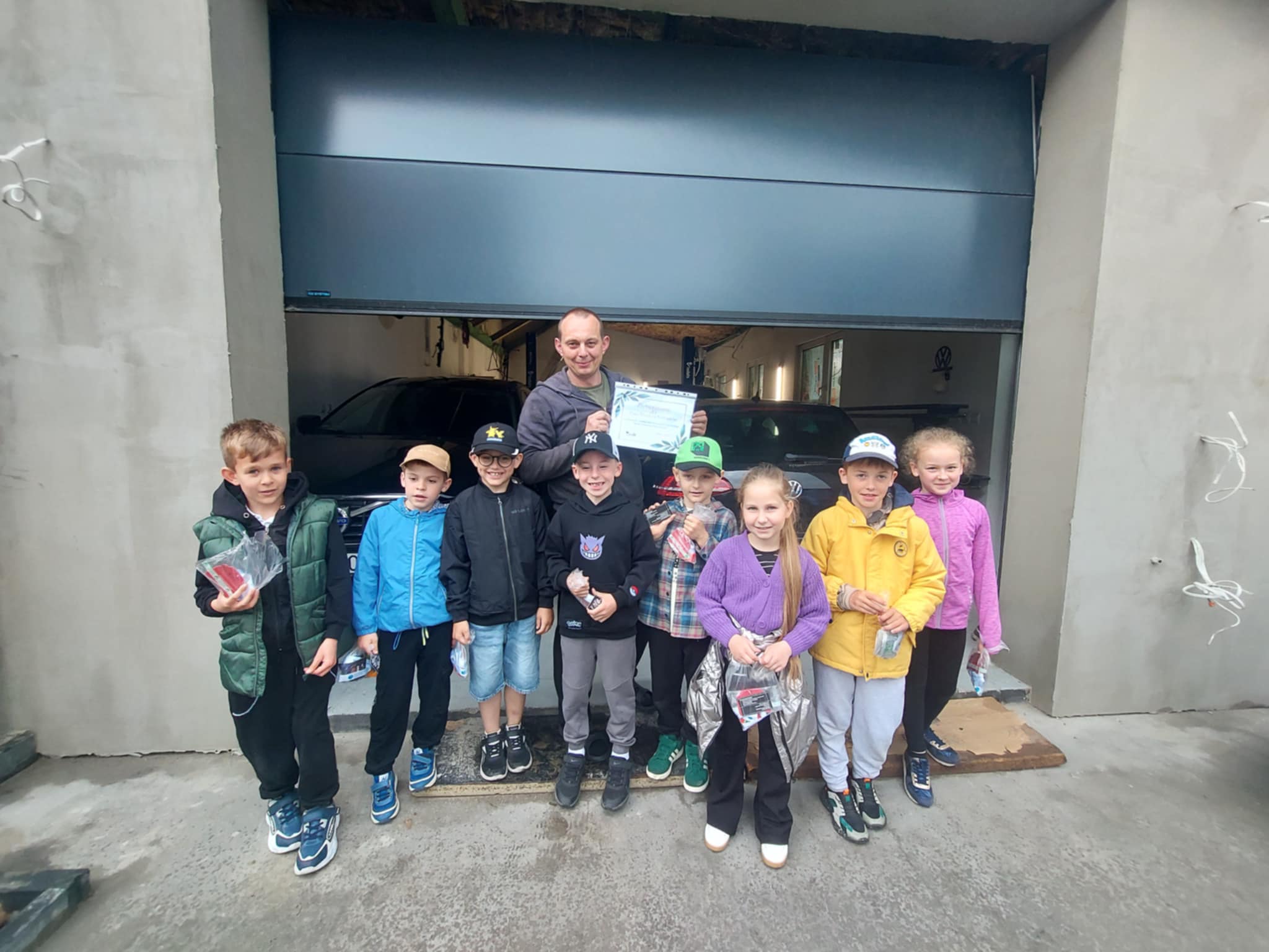 Klasa 1 zgłębiała tajemnice pracy mechanika samochodowego 🙂